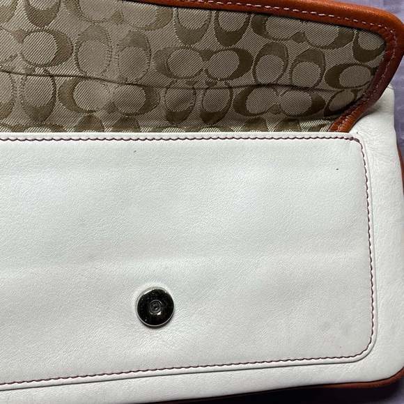 Coach Hampton Leather Large Wristlet - Picture 4 of 8